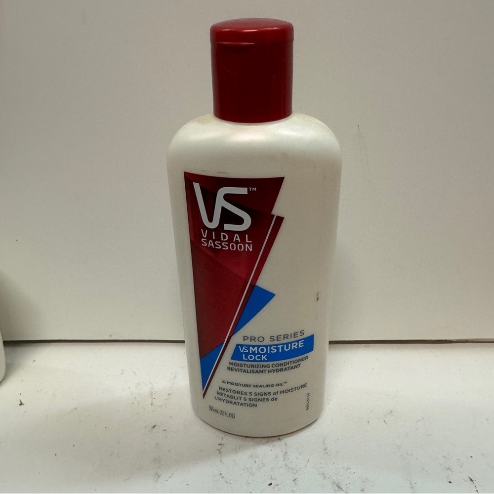 Vidal Sassoon Moisture Lock Conditioner 12 OZ